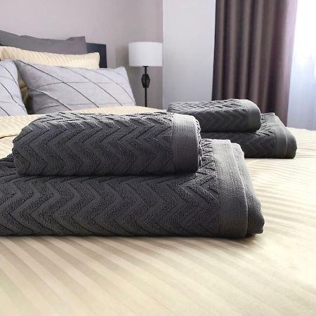 Mhc Quiet Deluxe Suite Near Downtown - Free Parking براشوف المظهر الخارجي الصورة