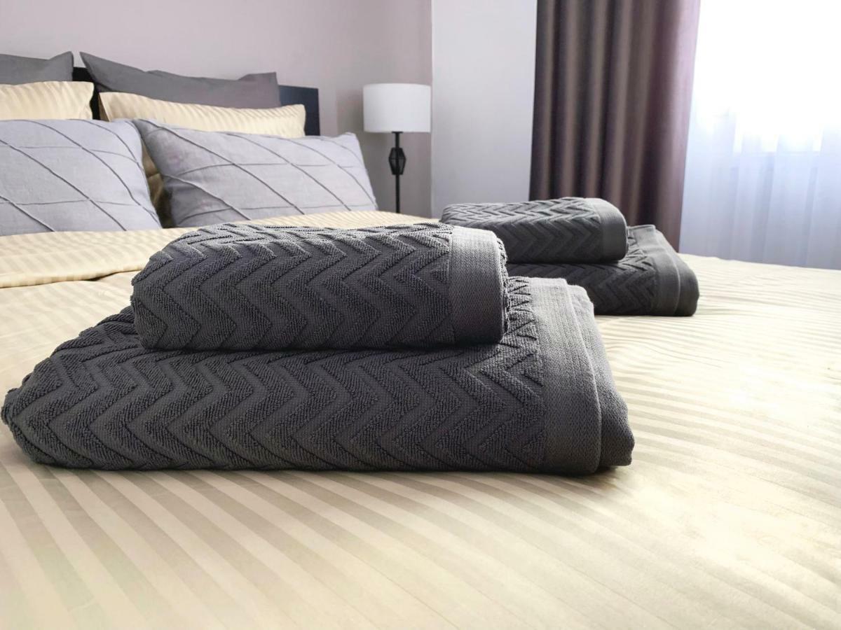 Mhc Quiet Deluxe Suite Near Downtown - Free Parking براشوف المظهر الخارجي الصورة
